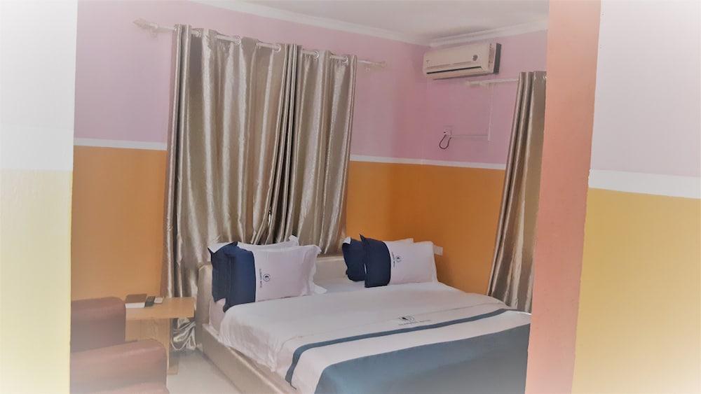 Glorious Hotel & Suites