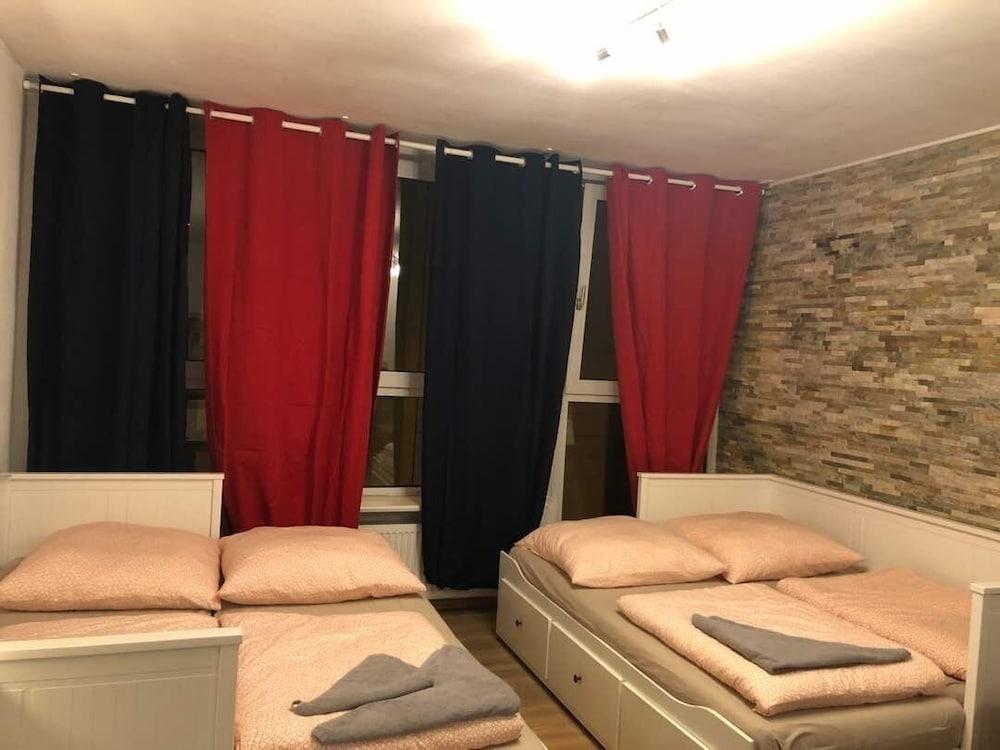 Friesenwall Centrum 5 min to Mainstation