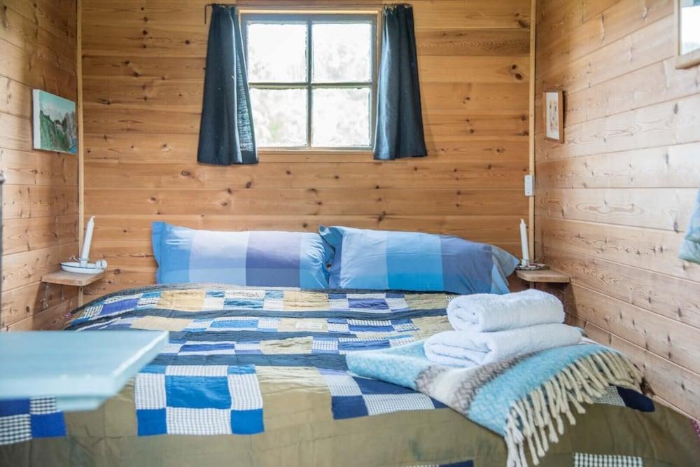 Abbey Shepherds Hut, Eye