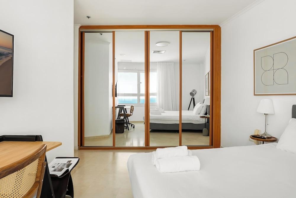 Full Sea View on The Beach With Balcony