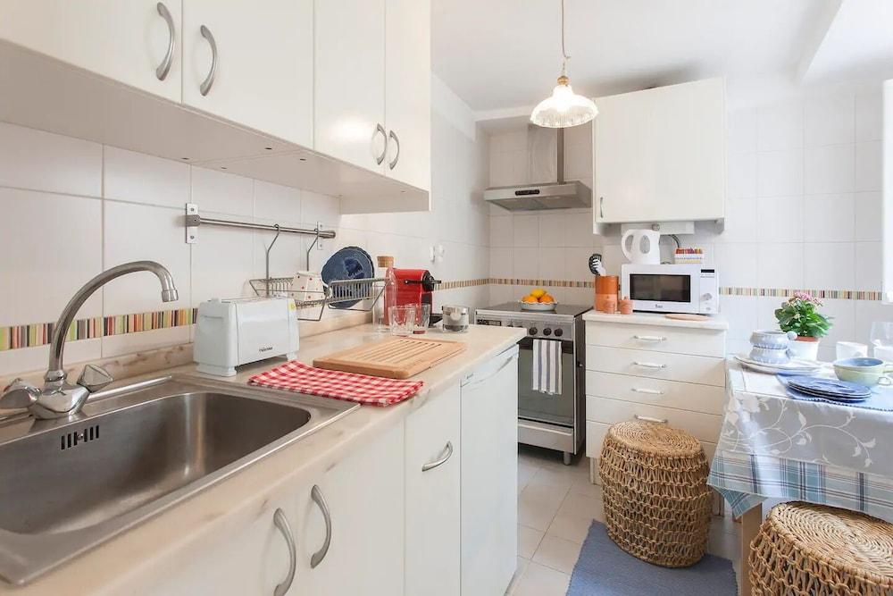 Alfama Charming Apartment, By TimeCooler