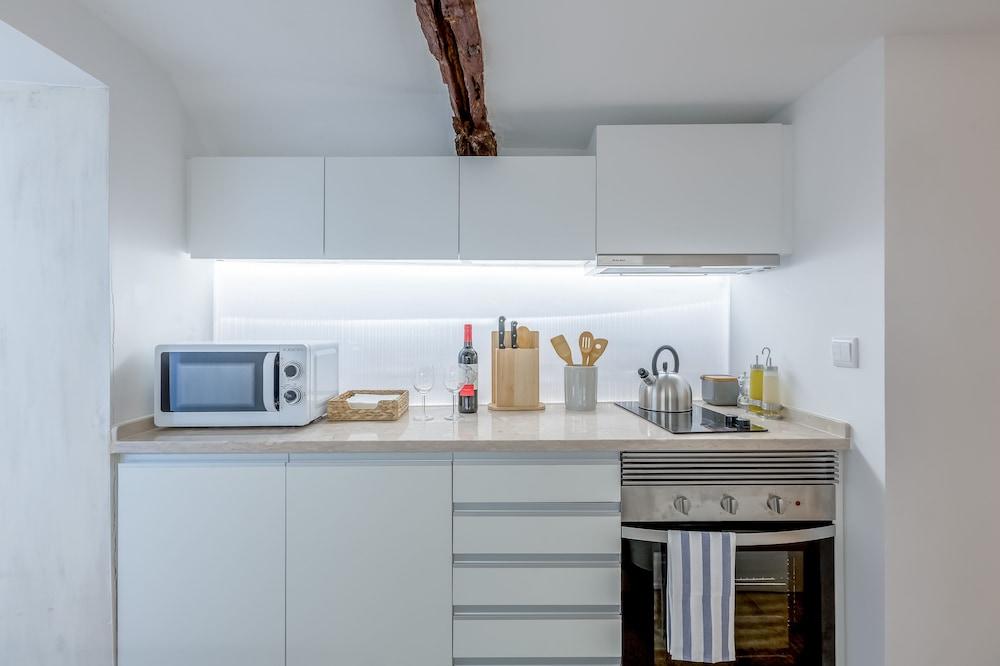 Renovated Typical Baixa Apartment, By TimeCooler