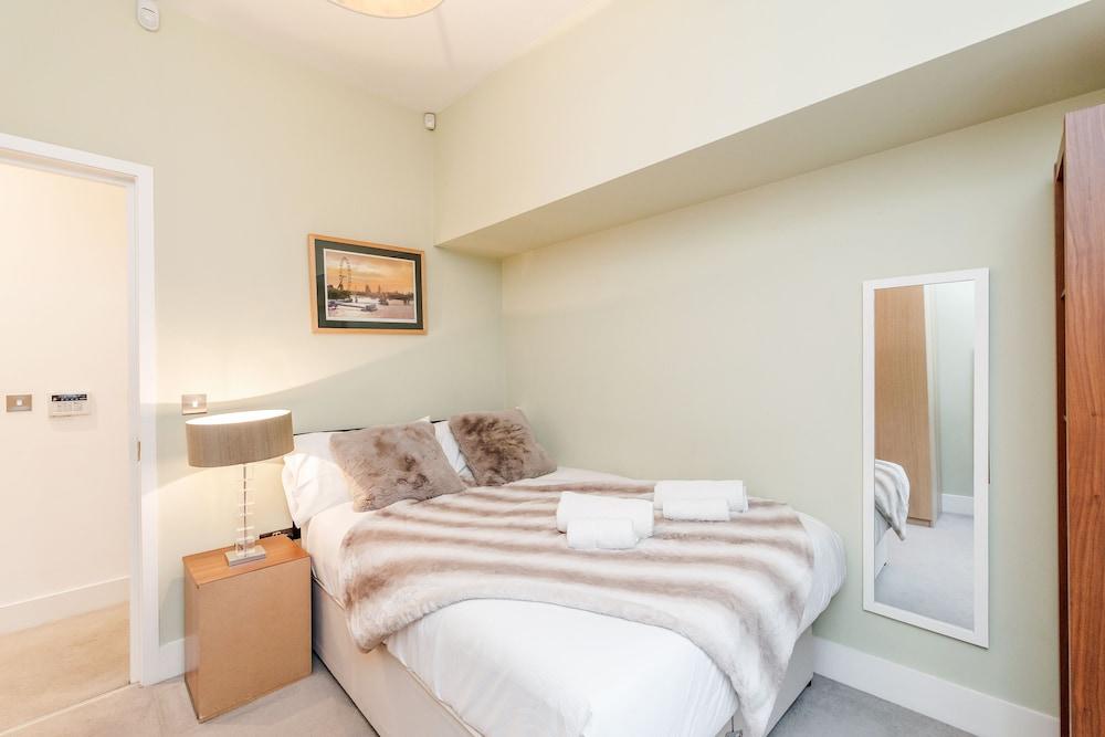 Stylish 3 Bed 3 bath in Kens High St