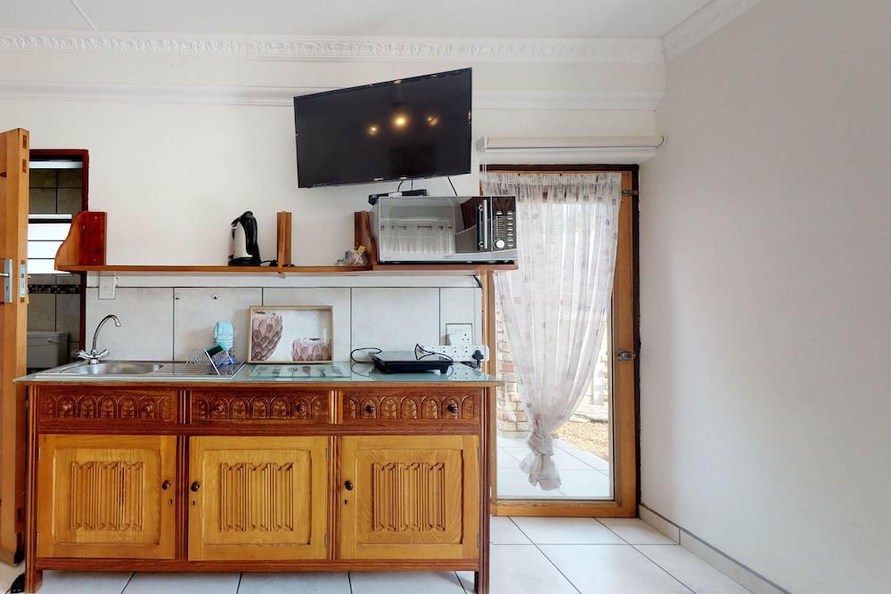 Kasteel Aan Zee Lady