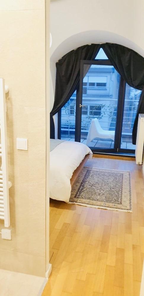 Large Retro Chic Flat 100m2 in City Center - Parking