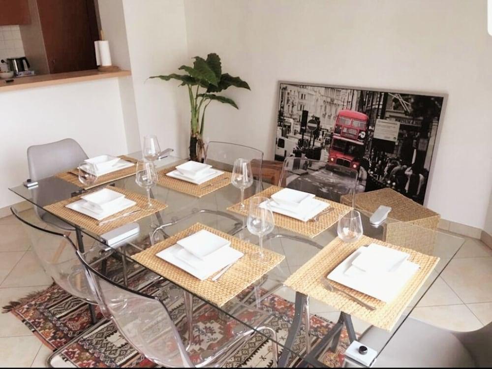 Large Modern Flat 100m2 in City Center - Parking