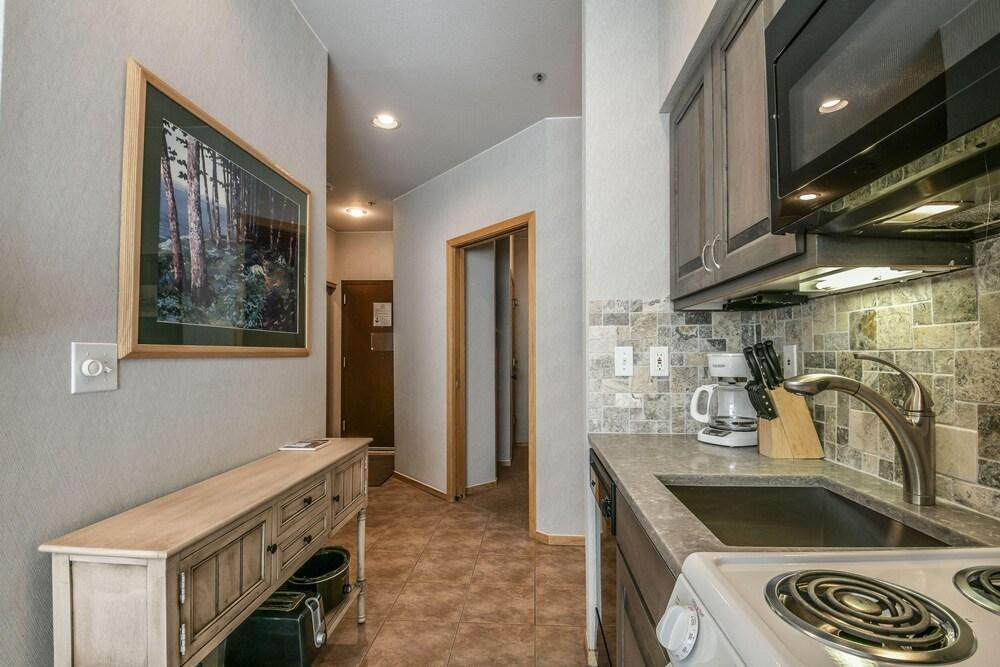 River Bank Lodge 2915