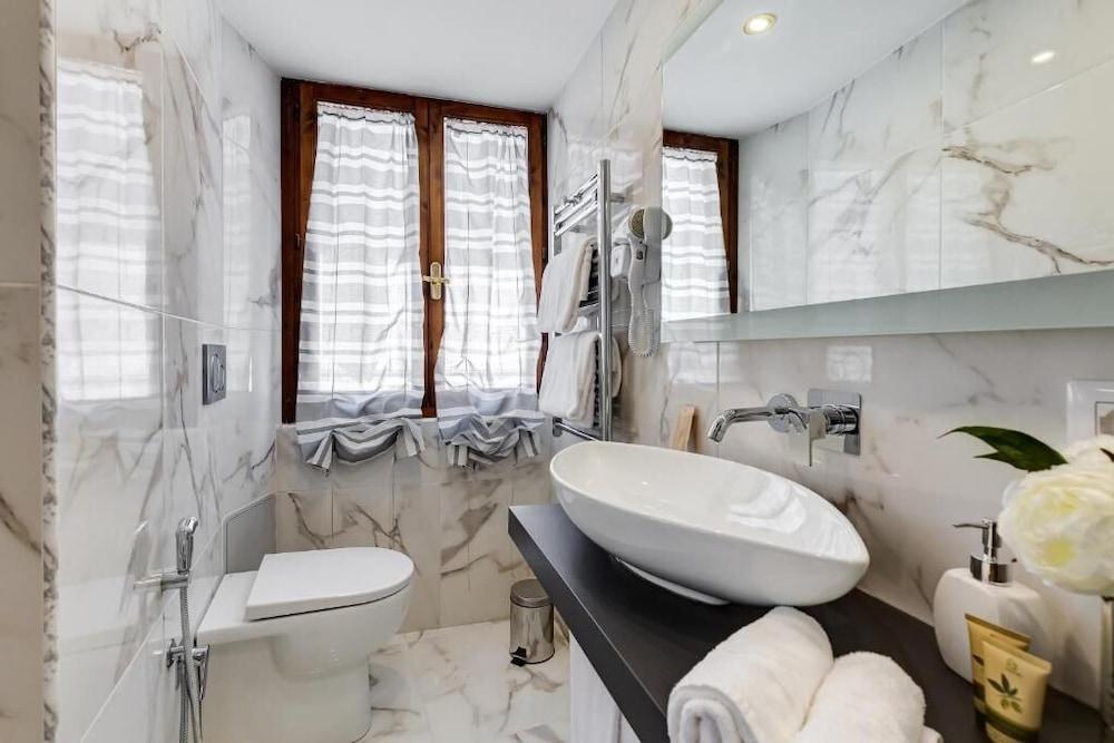 Trevi Private Suites