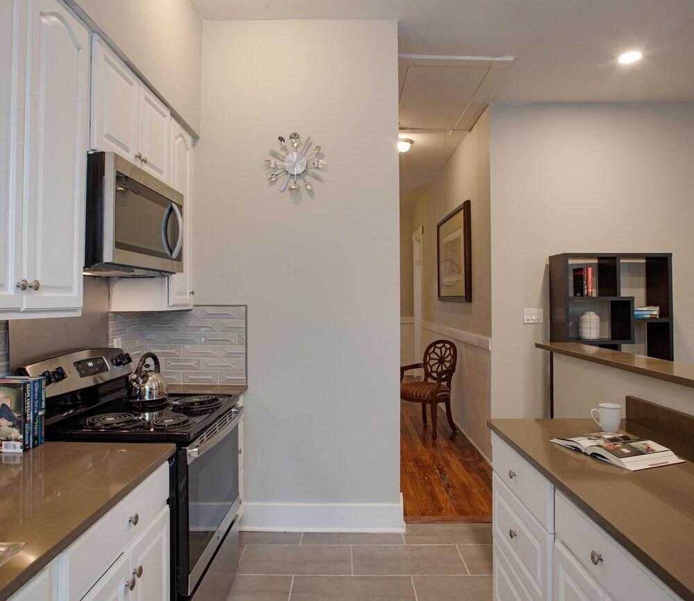 2 Bed Oasis near Forsyth Park