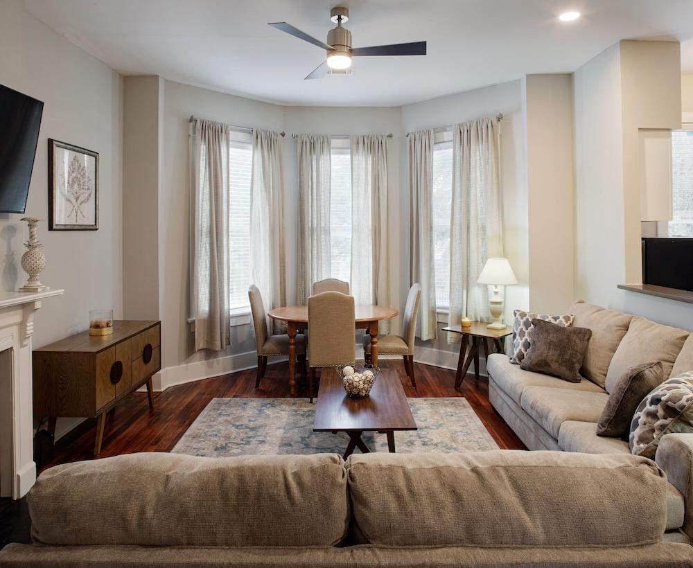 2 Bed Oasis near Forsyth Park