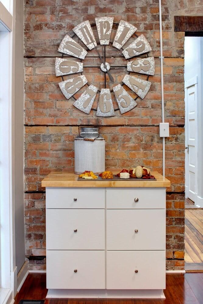 Newly Renovated Apt Outdoor Space