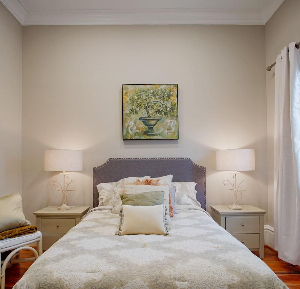 Newly Renovated Parkside Apt