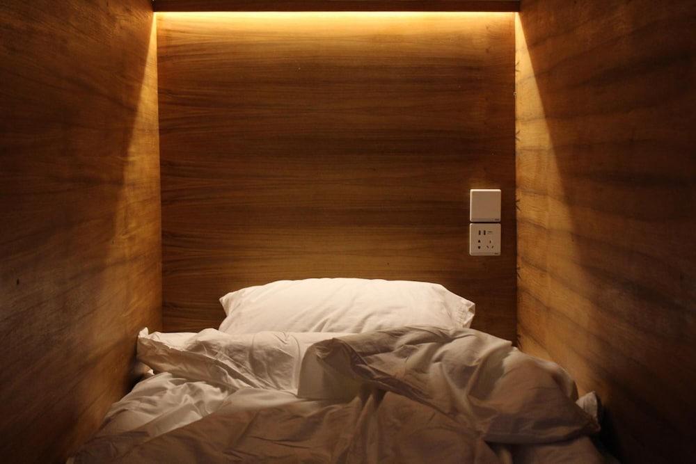 Bamba Capsule Hotel - Hostel