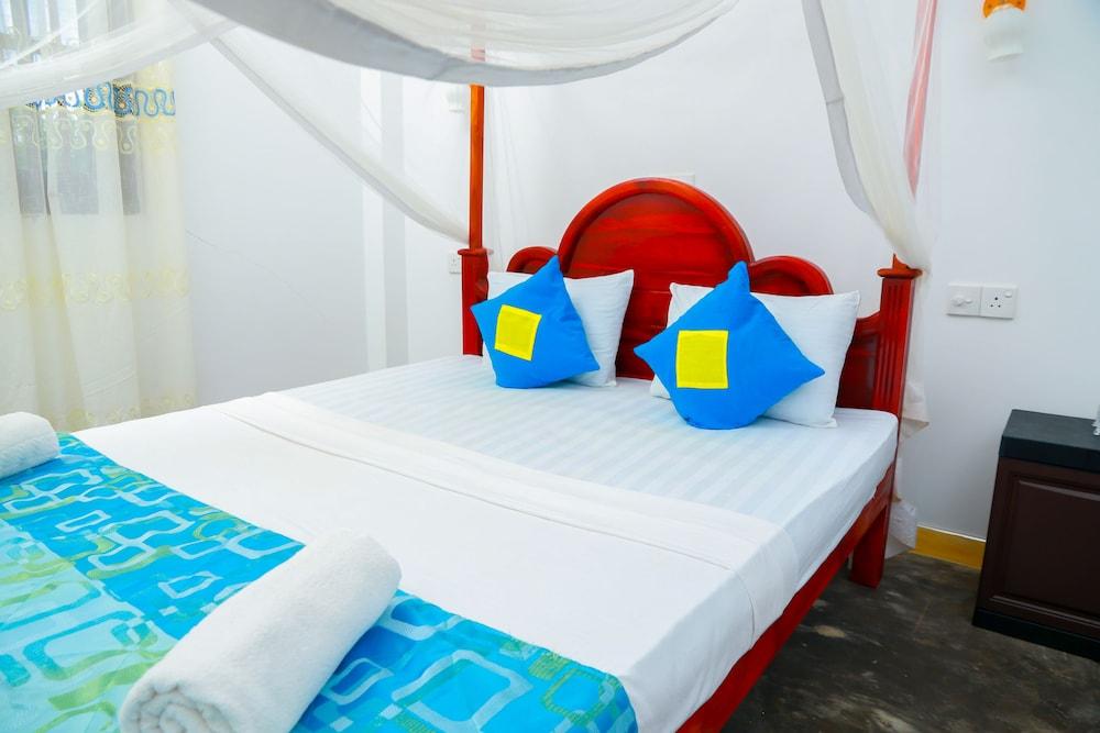 Rock Paradise Beach Cabana