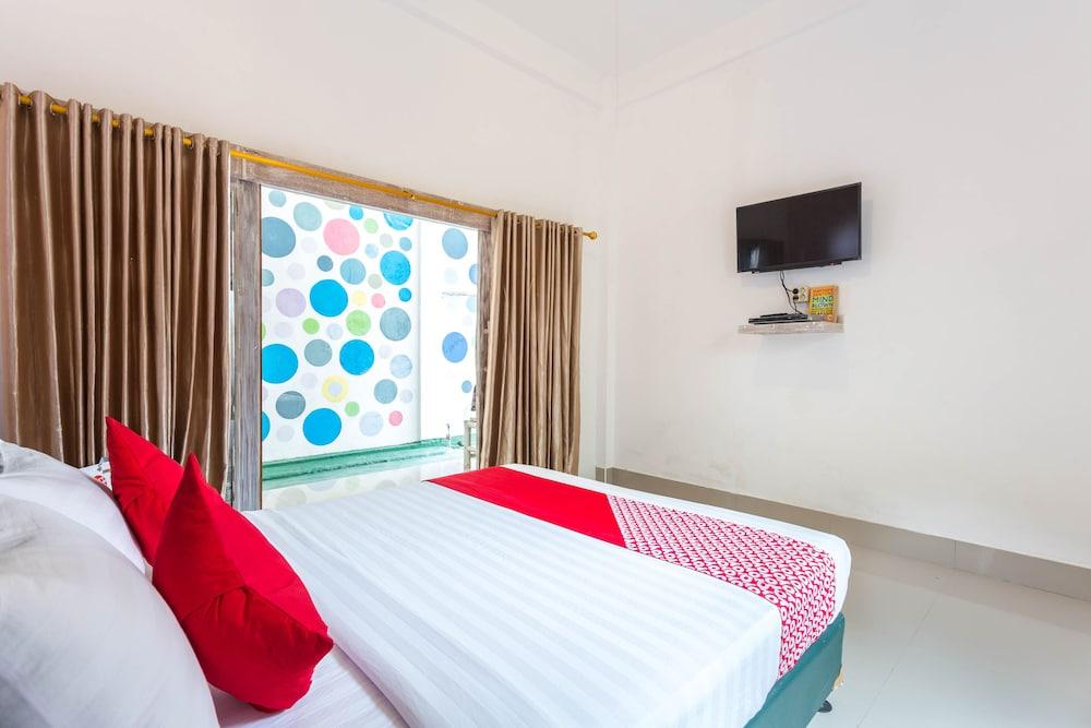 OYO 1324 White House