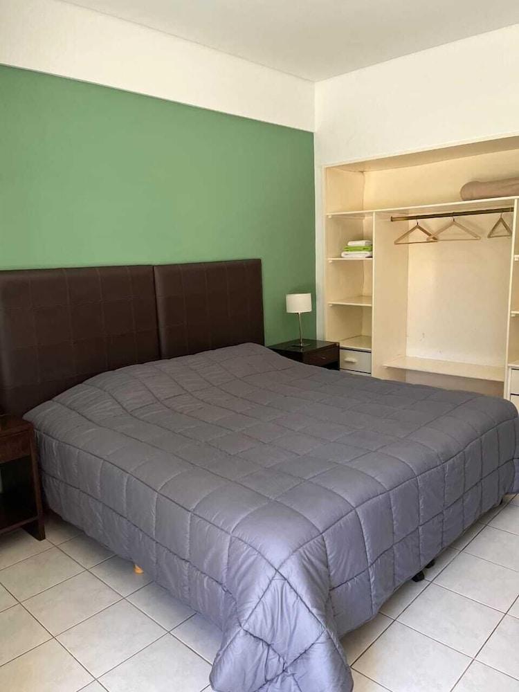 Los Robles Apart Hotel