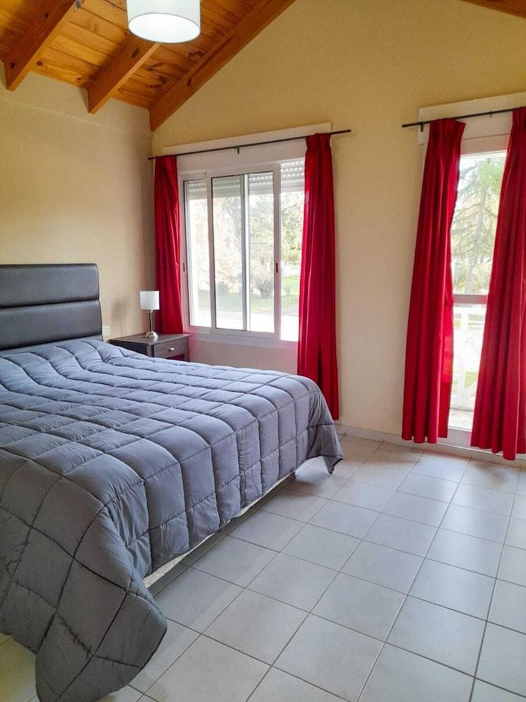 Los Robles Apart Hotel