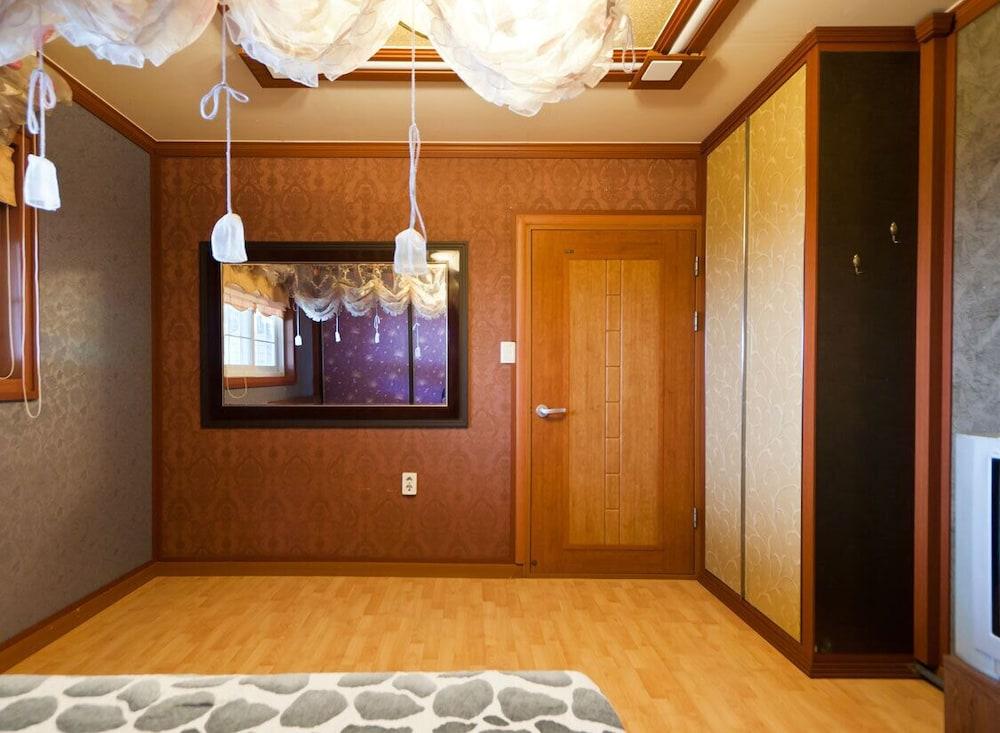 Taean White Sand Pension