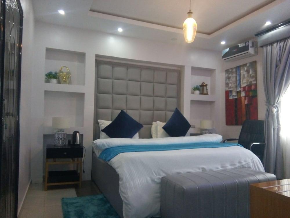 Kings & Queens Hotel