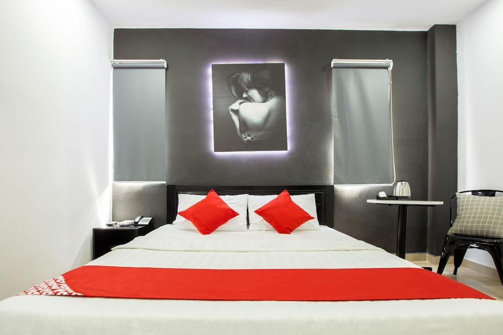 OYO 465 Lyn Mini Hotel