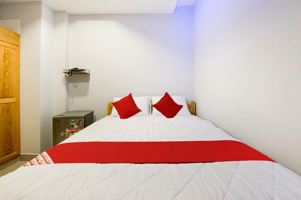OYO 471 White 1 Hotel