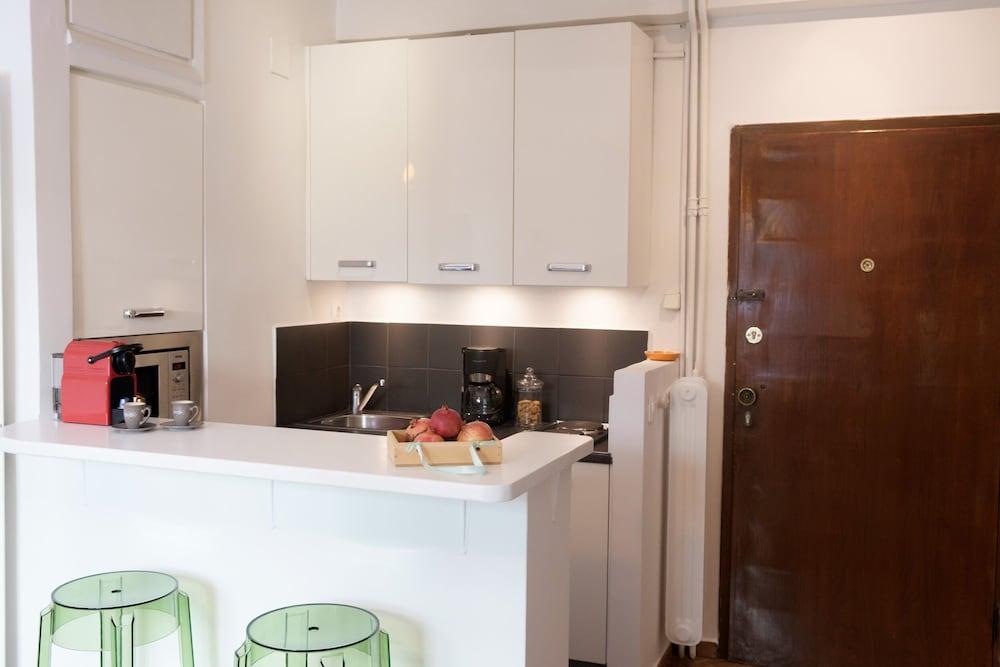 White n Bright Studio Apt