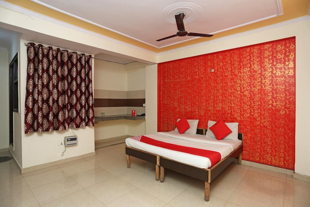 OYO 35827 Hotel Pilot Inn