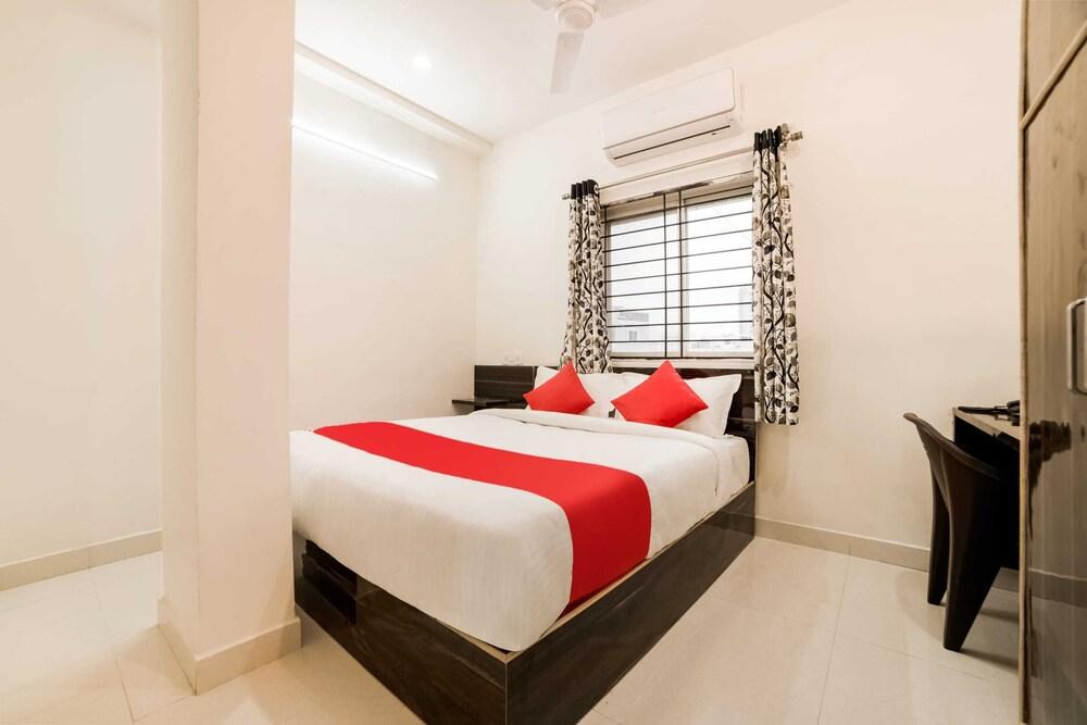 OYO 62329 Lucky Hotels