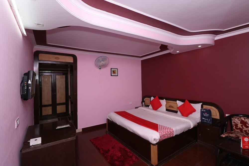 OYO 27612 Maitri Holiday Home