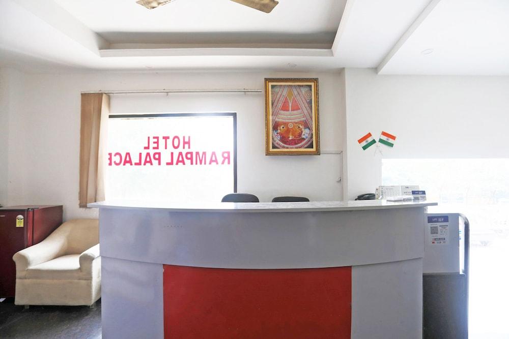 OYO 13306 Rampal Palace