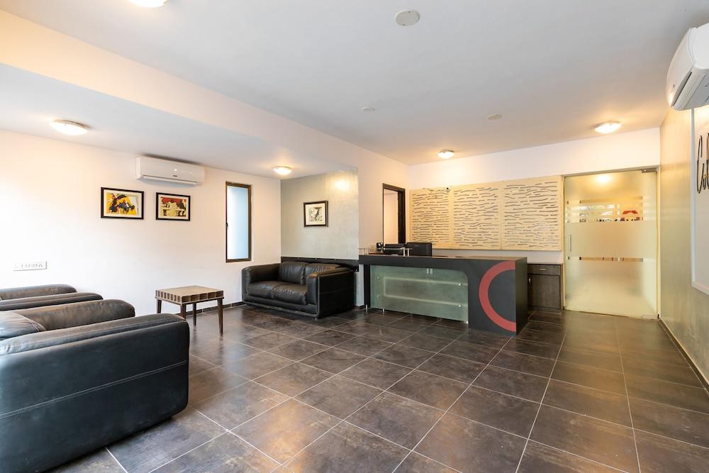 Collection O 47553 Oriental Residency