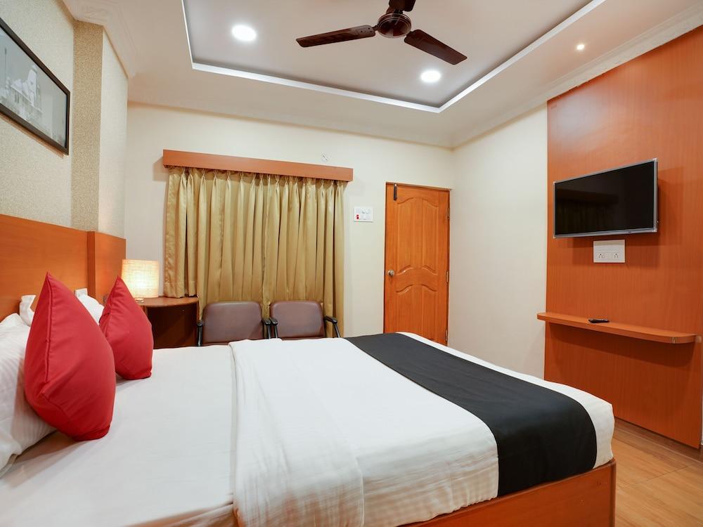 Capital O 46832 Gaayatri Residency