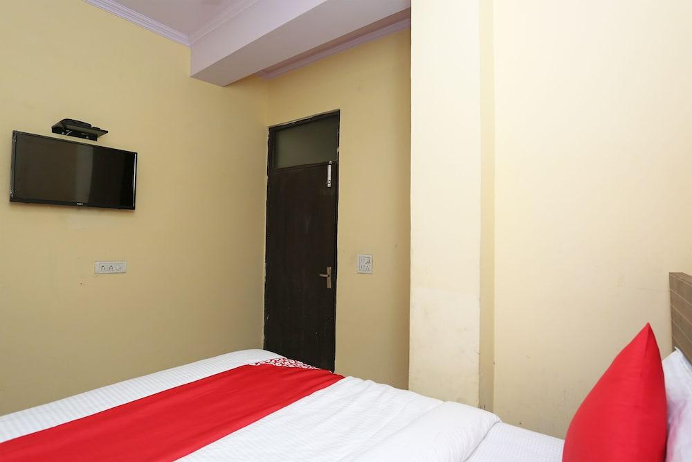OYO 37262 Akash Guest House