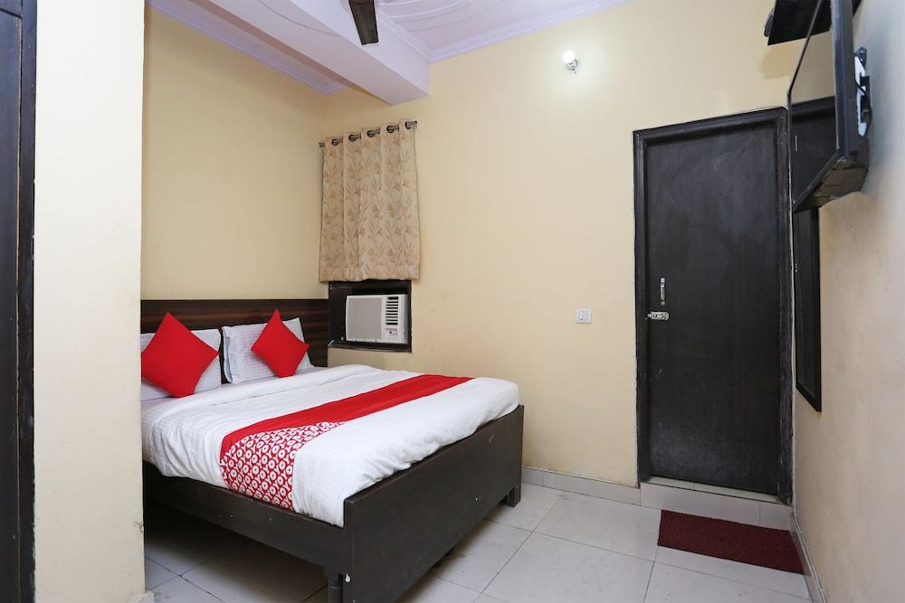 OYO 37262 Akash Guest House