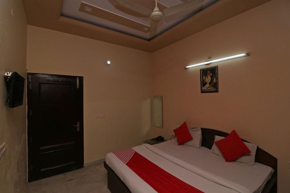 OYO 30740 Hotel Gurudham Vrindavan