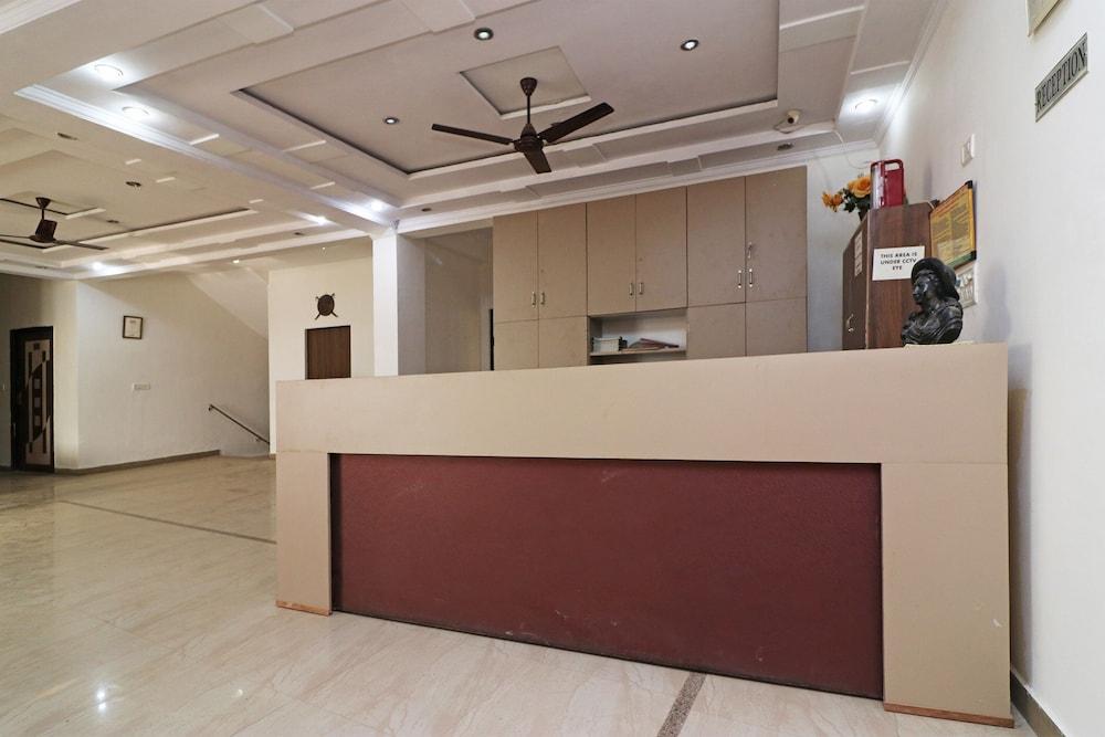 OYO 24878 Hotel Aicon Palace