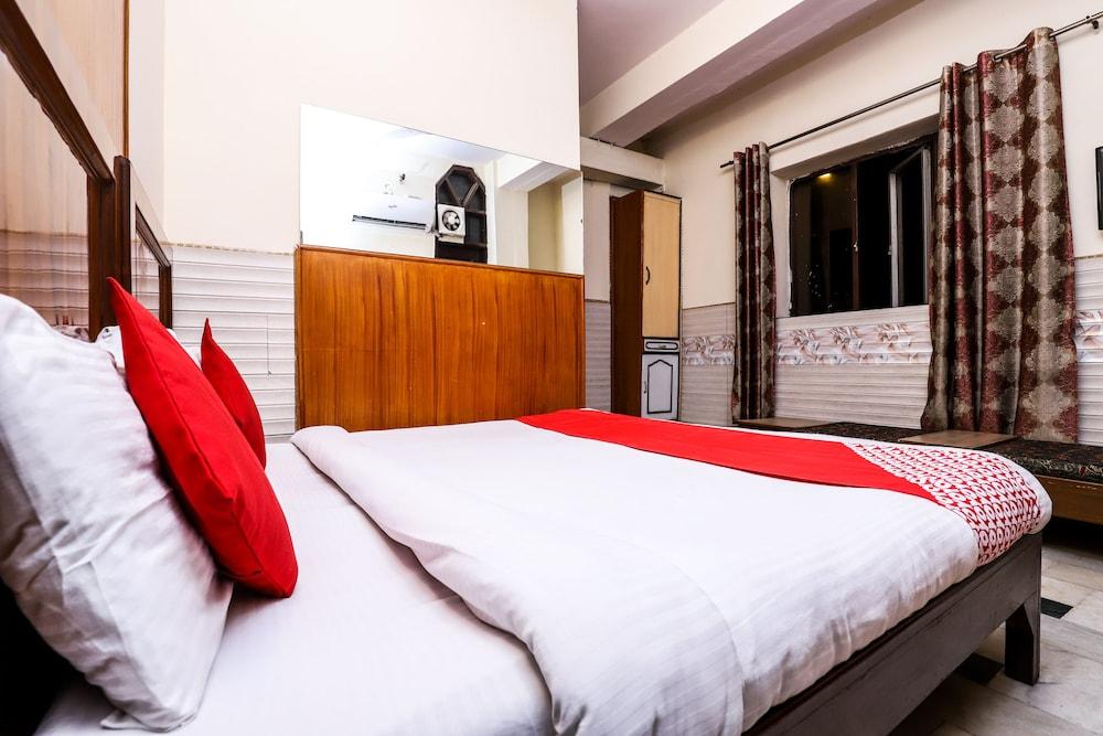 OYO 26873 Hotel Metro Star