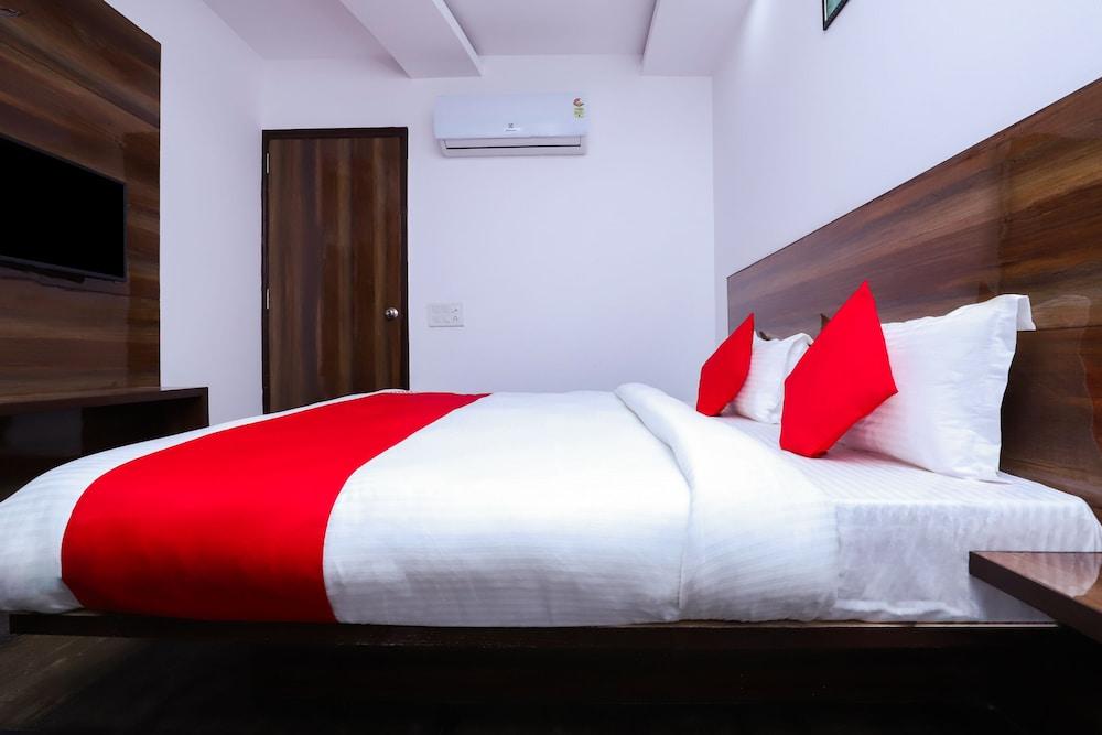 OYO 28606 Kavya Residency