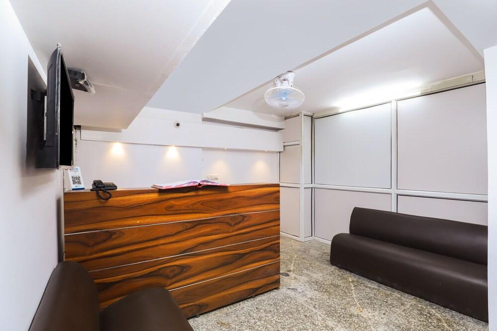 OYO 28606 Kavya Residency