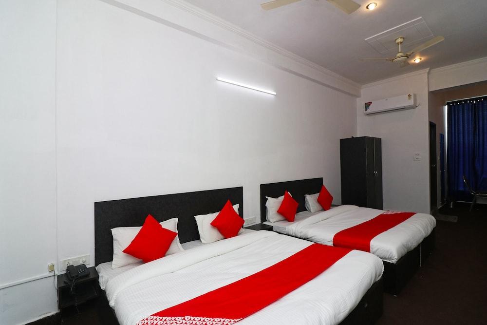 OYO 36432 Hotel Tarang