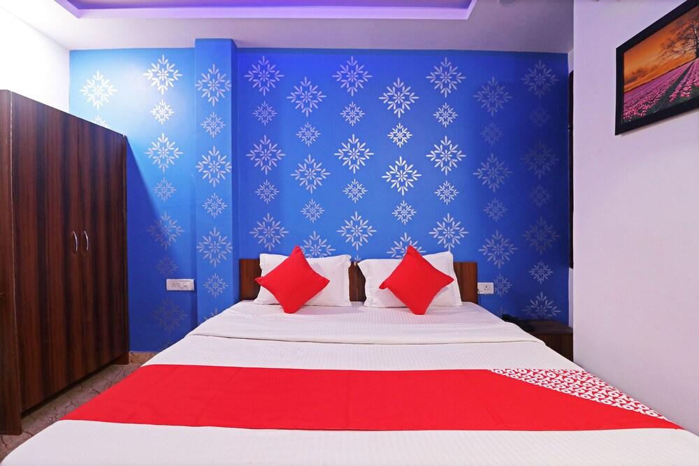 OYO 46446 Madho Palace