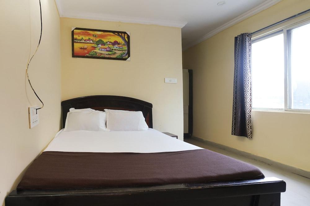 SPOT ON 24885 Royal Plaza