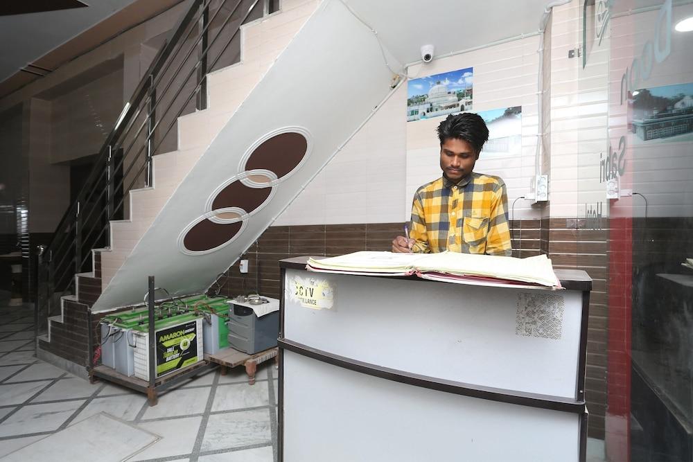 SPOT ON 37780 Hotel Doon Sabri