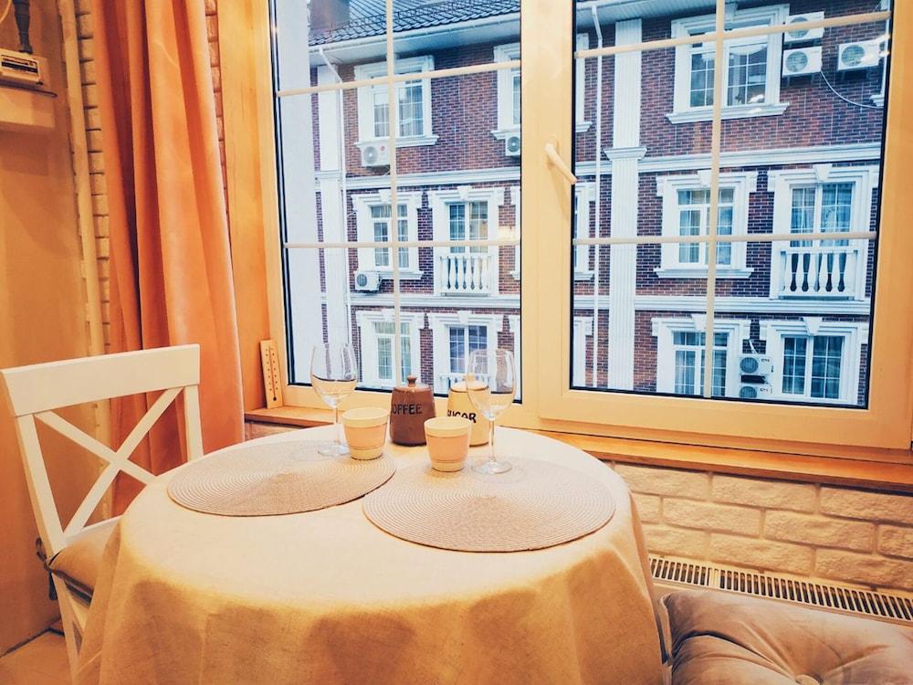 MalinaApt Alice in Wonderland