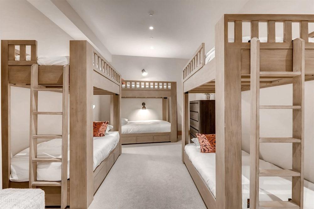 1-184 West Meadow Drive