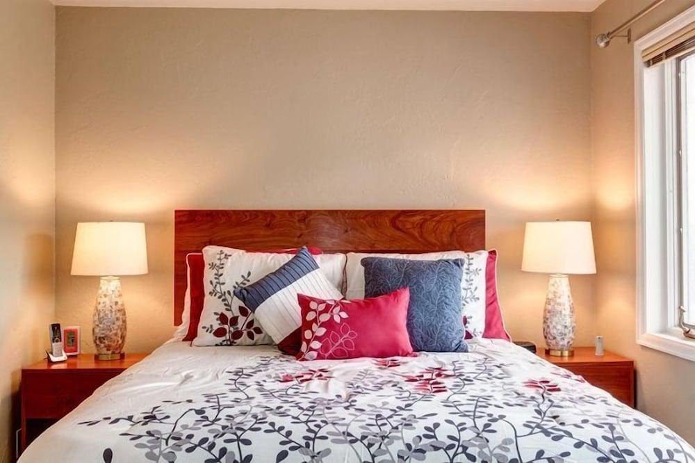 2-225 Eagle Dr Unit 8B Summer Only