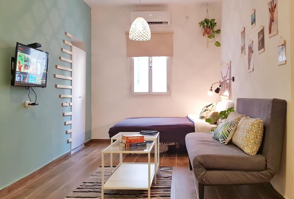 Beta Studios ApartHotel