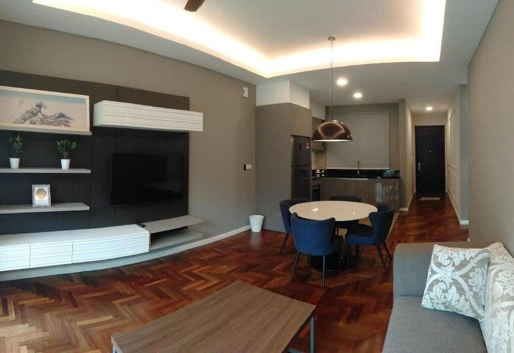 Vista Residence by Sparrow Homes