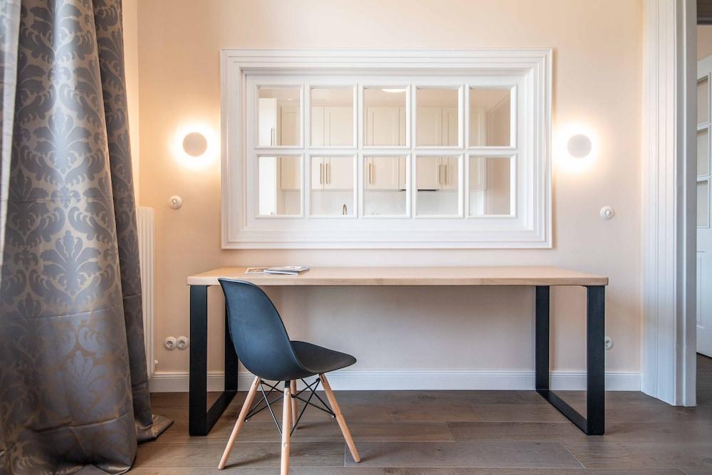 halu! Stylish & Bright Centre Home