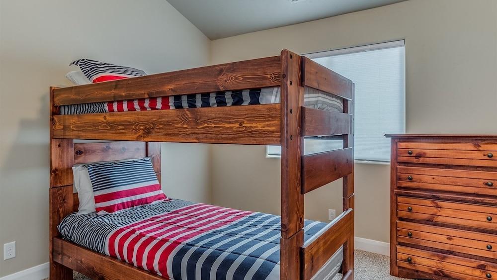 Razorback Ridge 4 Bedroom Apts by Redawning